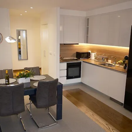 Elegant Bw Two Bedroom Apartment-promenade View Appartement *
